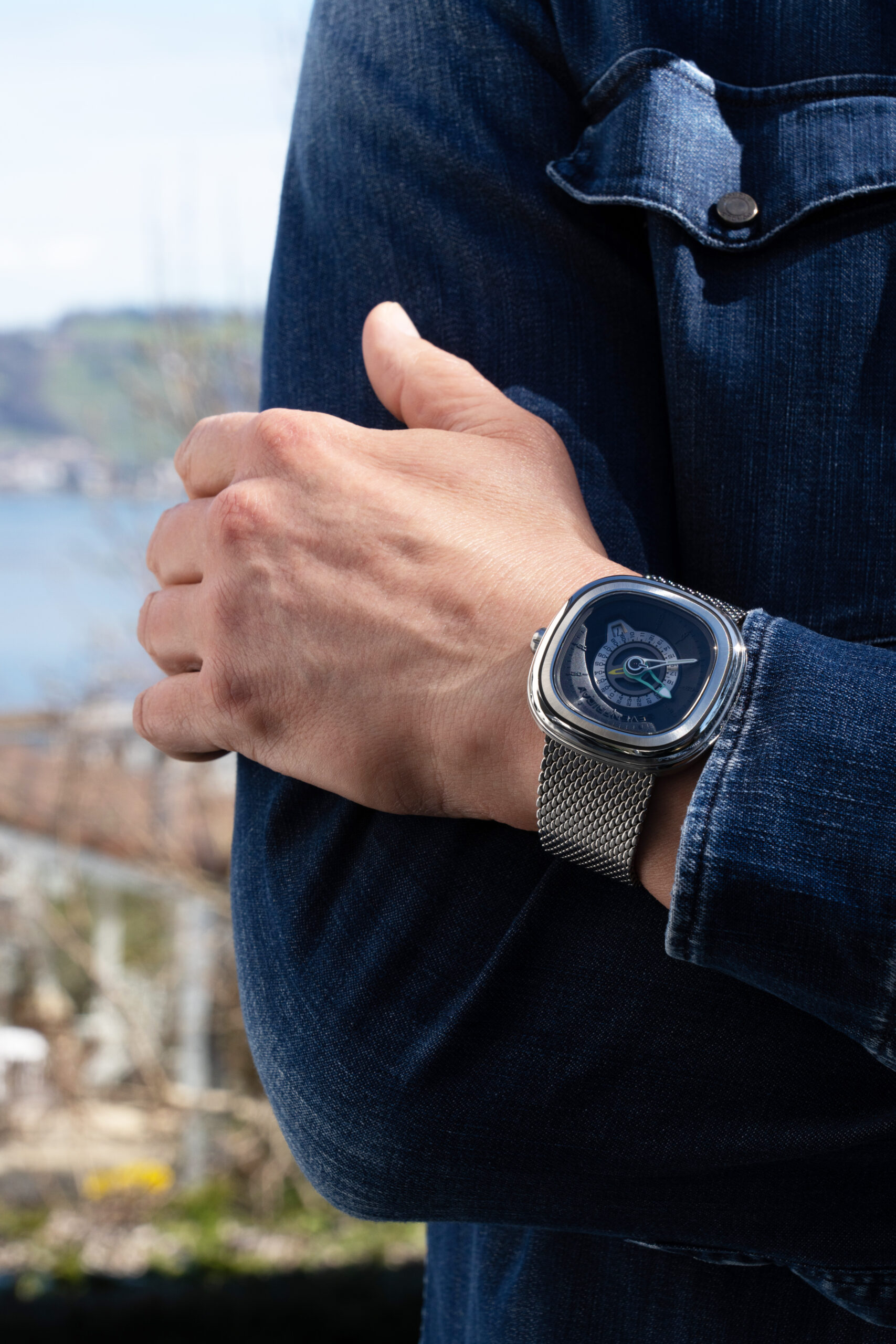 SEVENFRIDAY_WATCH_PG_Series_PG1_01M_LIFESTYLESHOT_1