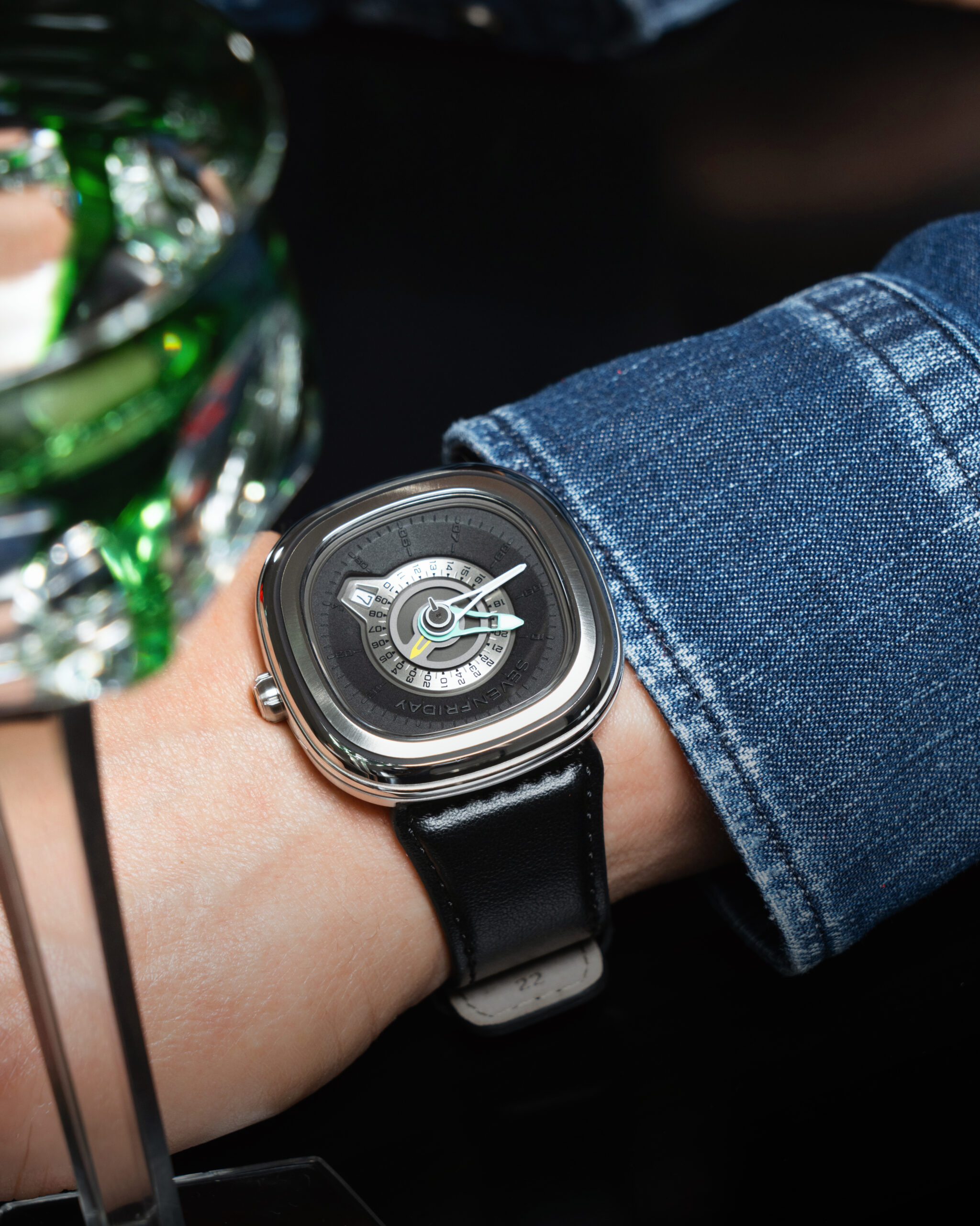 SEVENFRIDAY_WATCH_PG_Series_PG1_01_LIFESTYLESHOT_2